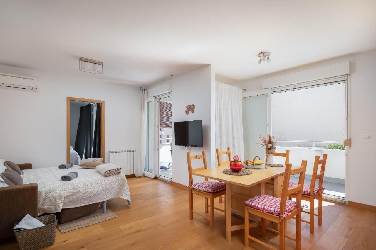 Modern Apt With Terrace 4 Min Walk To The Beach Split Eksteriør billede